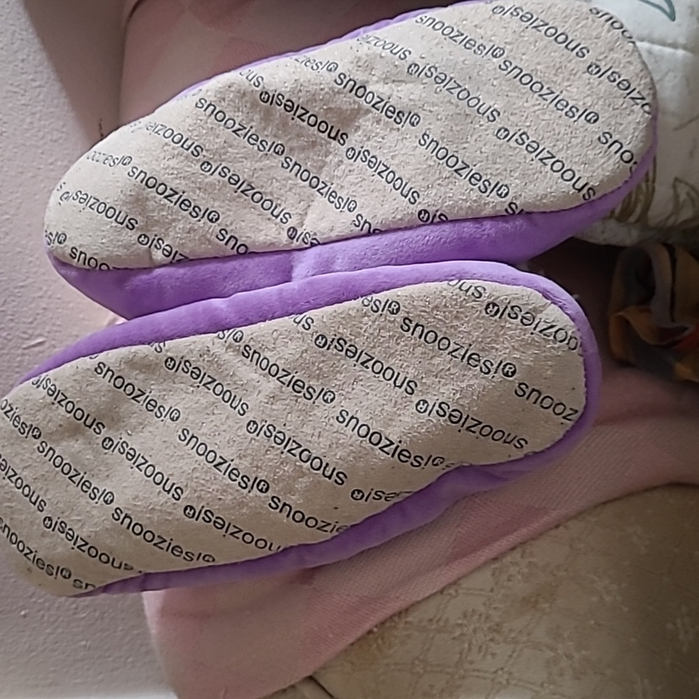 SNOOZIES Purple Slippers Girls. Sz SMALL
